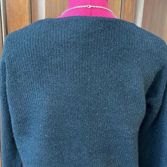 Vero Moda  NWT  Simone V-neck Ruffle Blouse   Long sleeve. Bell at ends  Size XS - Picture 10 of 11